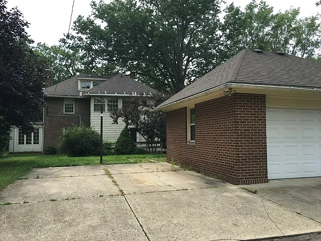 67 Brinkerhoff Ave photo 1