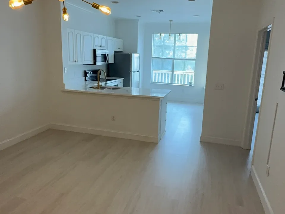 860 N Orange Ave #303