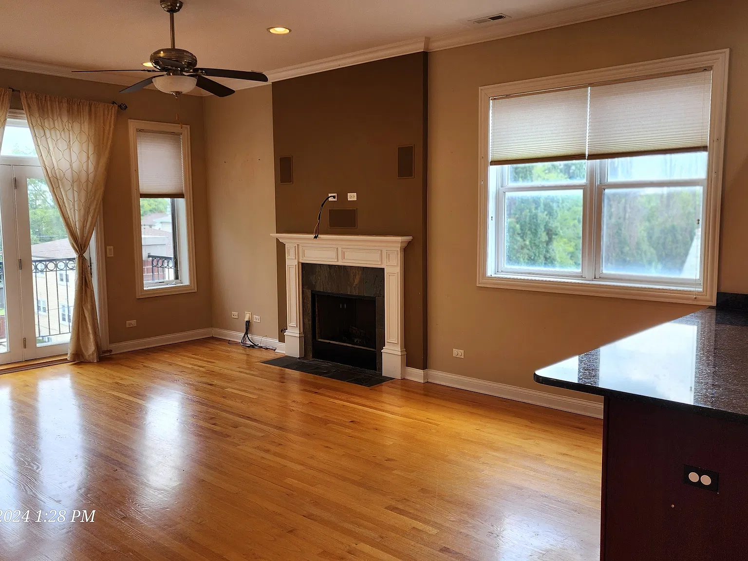 2 bed, 1300 sqft, $2,550 — Photo 3