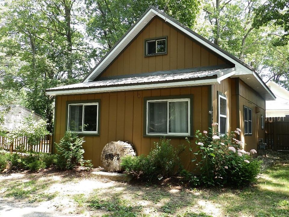 882 Pansy St, Gaylord, MI 49735 MLS 201825138 Zillow