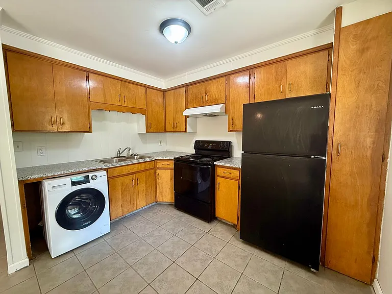 300 Olive St — Photo 4