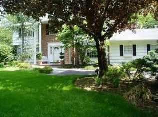 93 Buttonwood Dr, Dix Hills, NY 11746