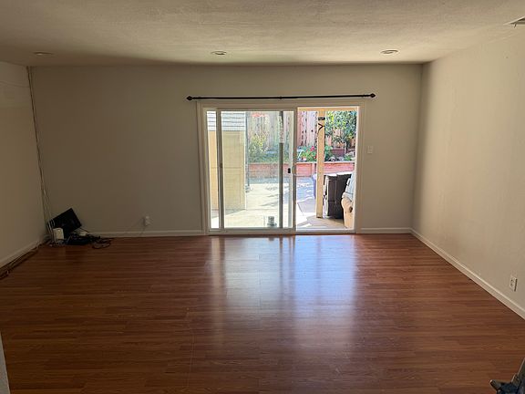 5th image of 920 Bedford St #1