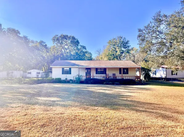 13 Happy Landing Rd, Waynesville, GA 31566