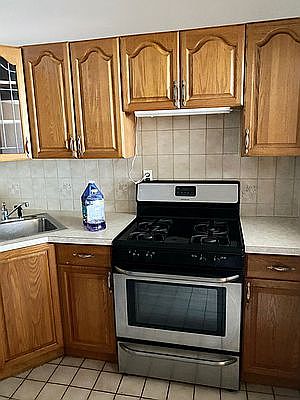 2nd image of 731 Humboldt St #2