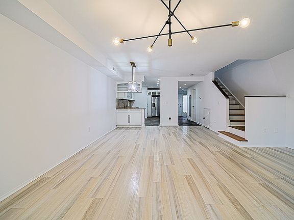 5th image of 3 Whitman Ct
