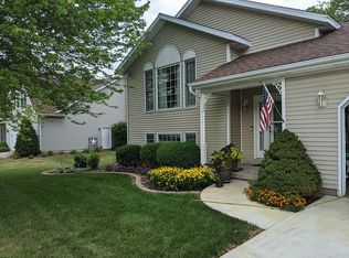 715 Devon Dr, Metamora, IL 61548