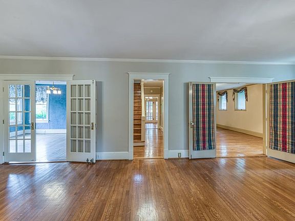 5th image of 529 Euclid Ave