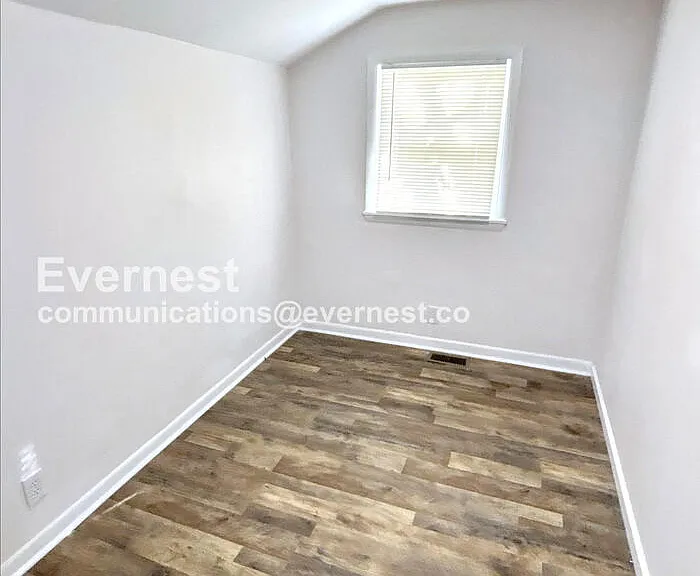 260 Sadonia Ave — Photo 11