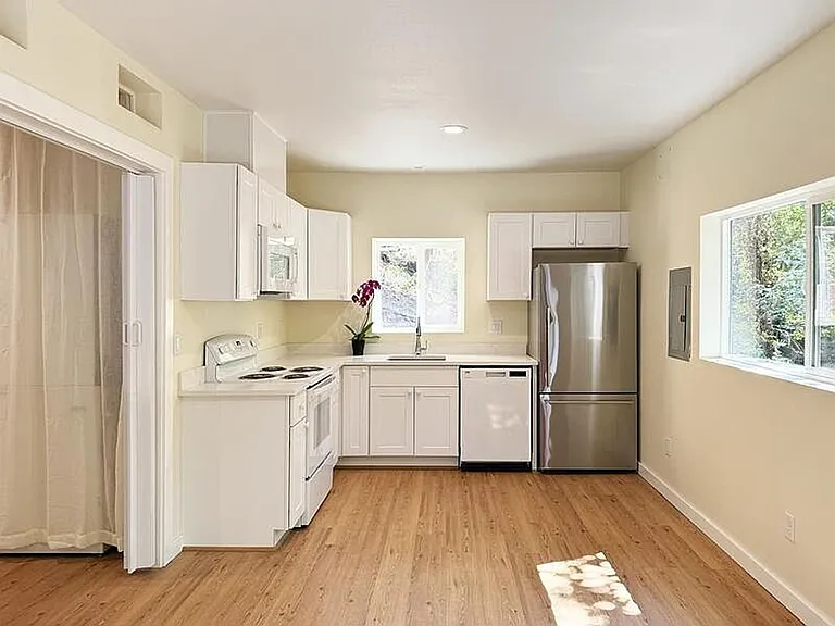 5020 Saratoga St #A — Photo 10