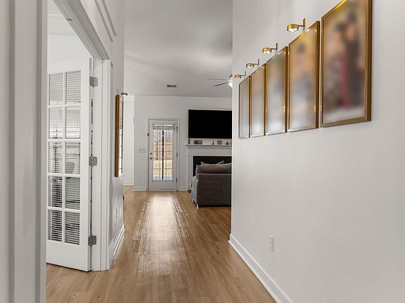 3rd image of 150 Crisp Cameo Ct