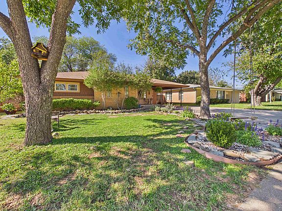 2nd image of 4739 Augusta Ln
