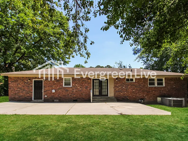 2021 Larchmont Dr — Photo 15