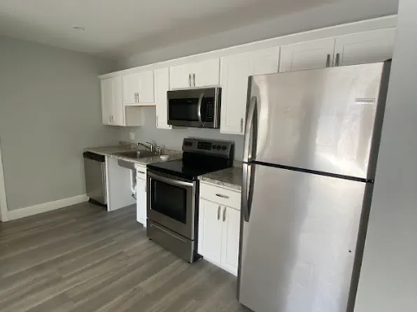 28 Patriots Ln #2805, Sanford, ME 04073