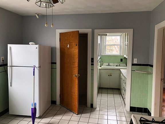 3rd image of 108 Morgan St #1