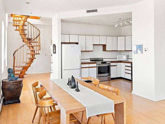 4th image of 37 Winnisimmet St #4