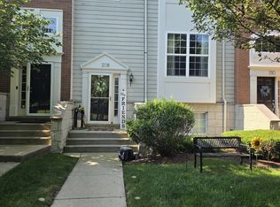 208 Comstock Dr, Elgin, IL 60124