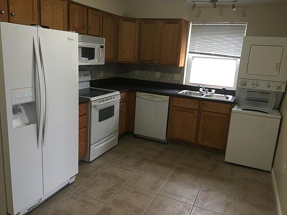 4th image of 111 N Clark St #5