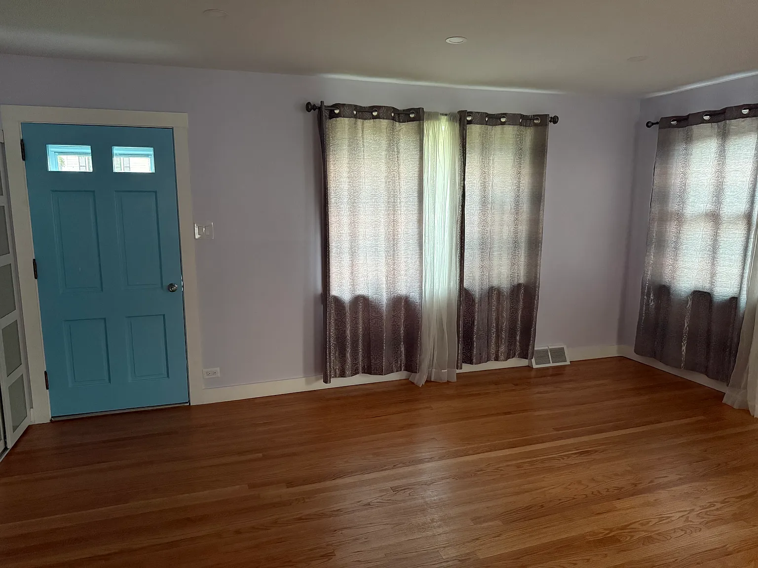 3 bed, 1100 sqft, $3,000 — Photo 3