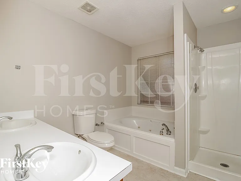 420 Castlewood Rd — Photo 13