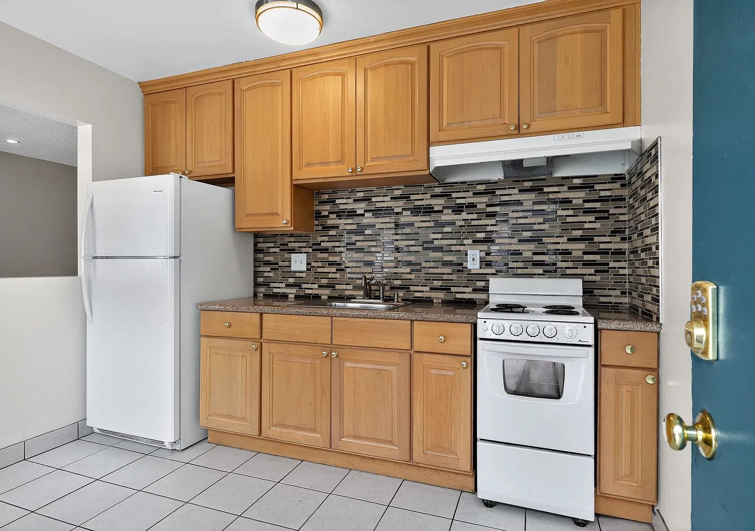 588 E. Mel Avenue - Hermosa Palms — Photo 4