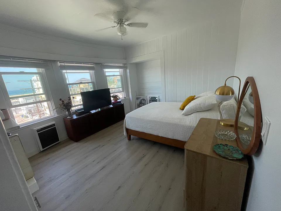 33 Clubhouse Ave #11