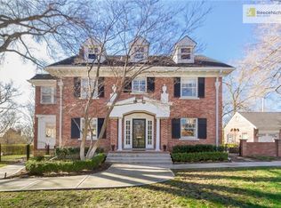 301 W 54th St, Kansas City, MO 64112