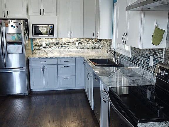 Kitchen granite countertops