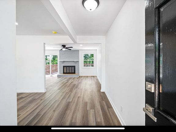 4th image of 33 Walker Cir