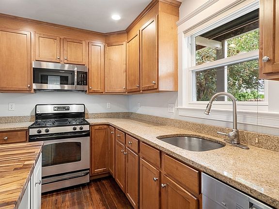 5th image of 15 Oakland St #1