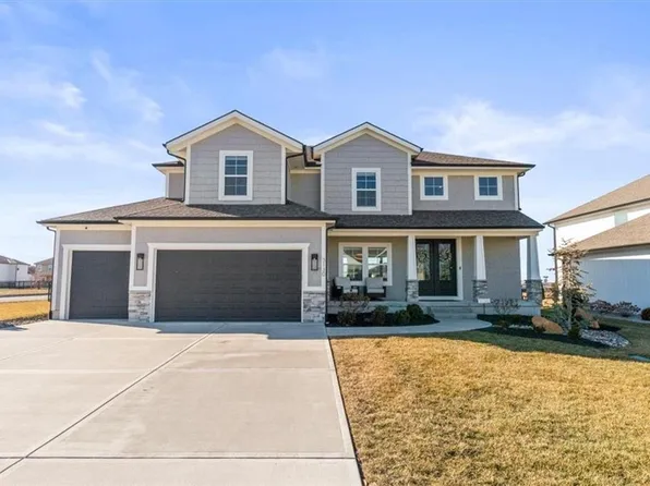 3130 SW Blue Ribbon St, Lees Summit, MO 64082