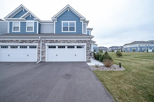 18371 Glastonbury Dr Photo 1