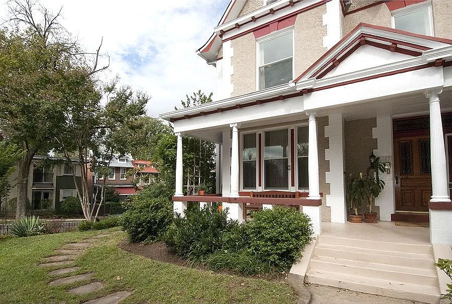 Porch & Garden