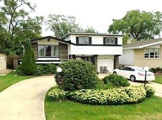 9843 N Lauren Ln, Niles, IL