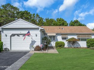 7 Villa Bella Ct, Toms River, NJ 08757