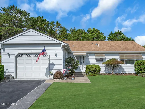 7 Villa Bella Court, Toms River, NJ 08757