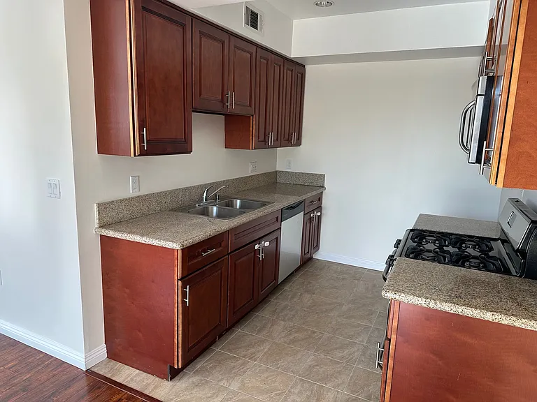 Vesper Avenue — Photo 19