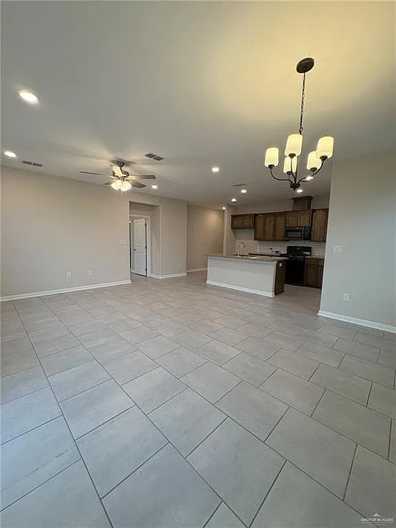 4 bed, 3.0 bath, 1500 sqft, $2,300 — Photo 2