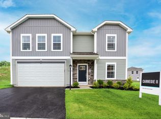10 Edinburgh Ct, Charles Town, WV 25414