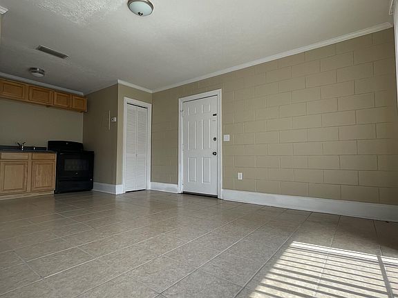3rd image of 2241 W Pensacola St APT 87