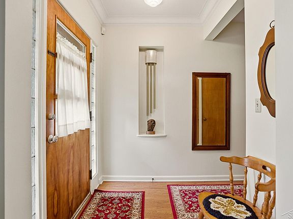 4th image of 2016 Handley St