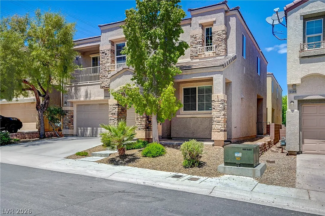 3 bed, 2.5 bath, 2086 sqft, $2,200 — Photo 2