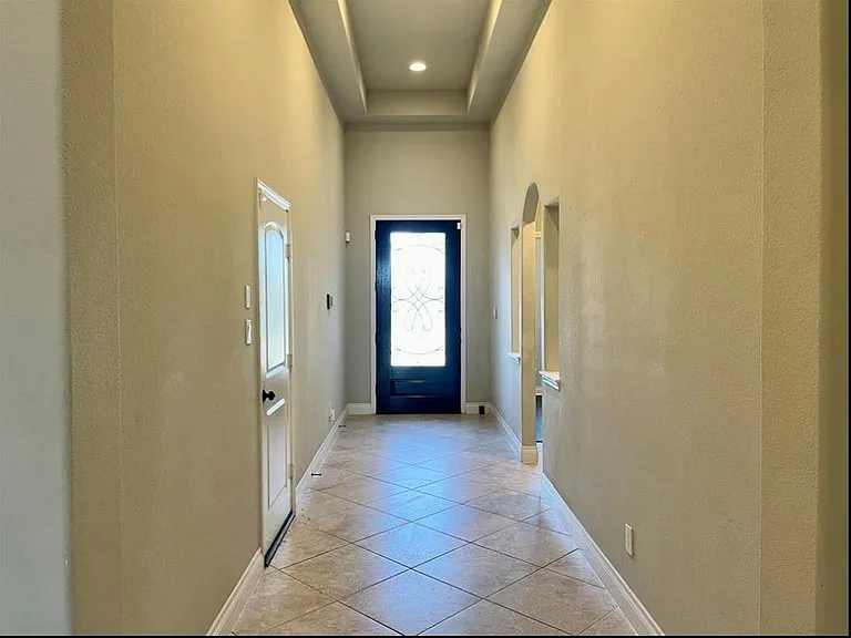 3323 Chandler Hollow Ln — Photo 3