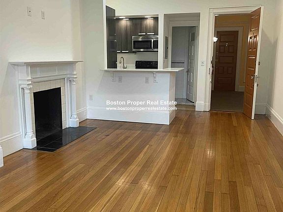 379 Commonwealth Ave. #8 Boston - Kenmore Unit Photo 2