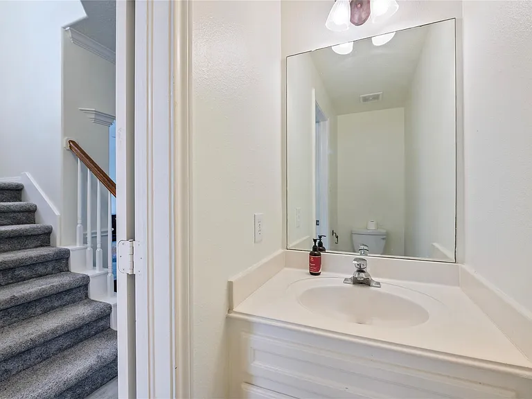 2060 Glencove Dr — Photo 11