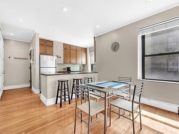 2nd image of 2105 33rd St APT 2B