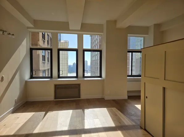 310 East 46th Street 18J image 2 of 21
