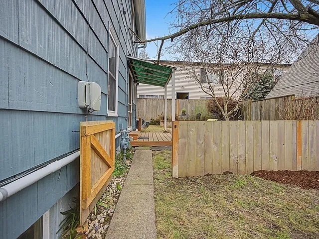 2220 SE Yamhill St — Photo 6