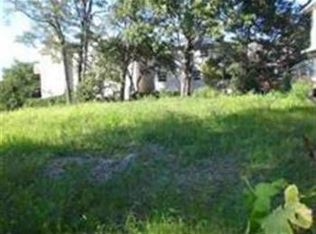 25 Wesley Ct, Bayonne, NJ 07002