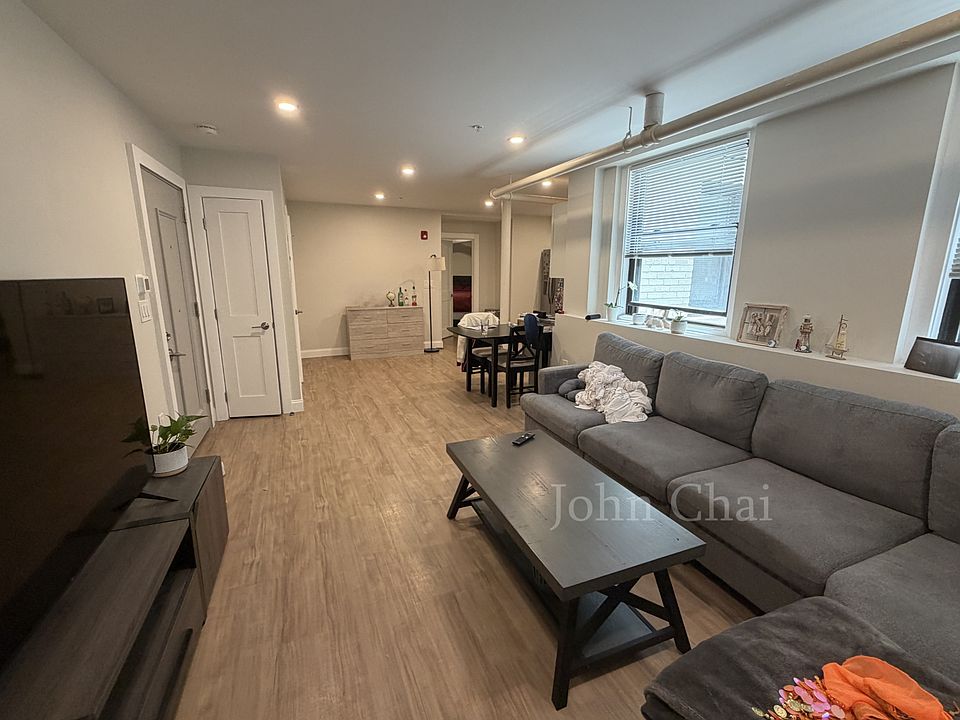 1st image of 4 Ayr Rd APT 4